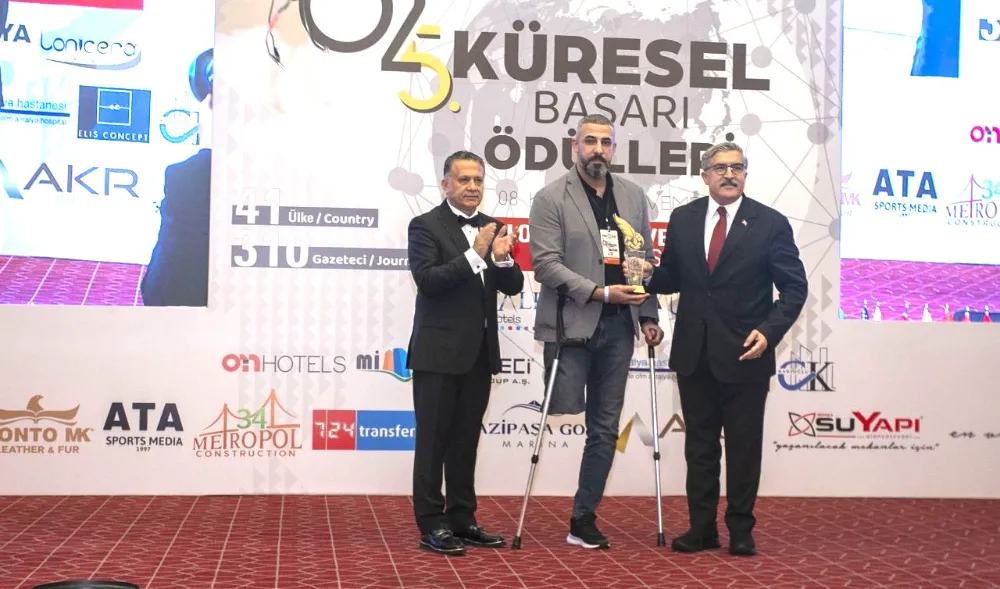 Onur Ödülü , Ayakta Alkışlandı !