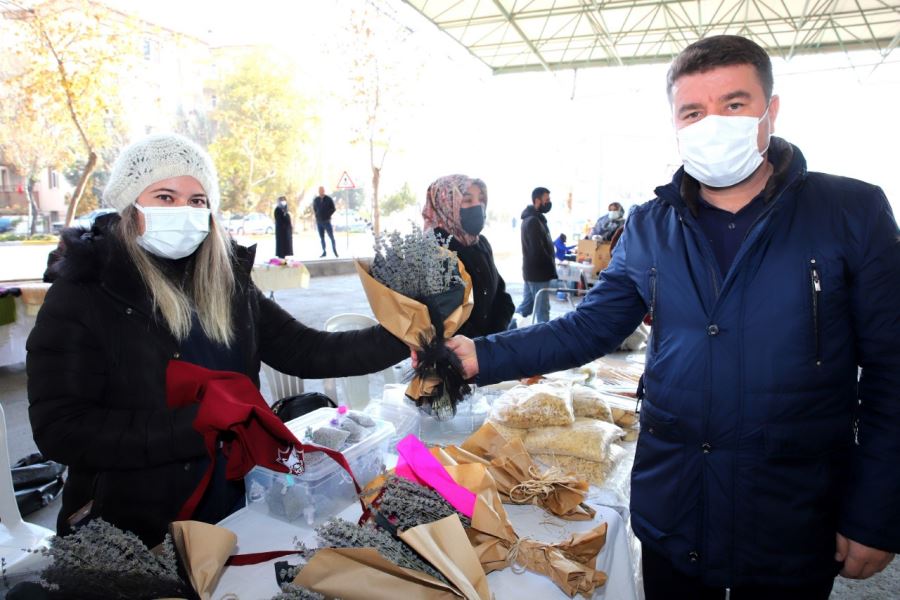 BAŞKAN DİNÇER, HANIMELİ PAZARINI ZİYARET ETTİ