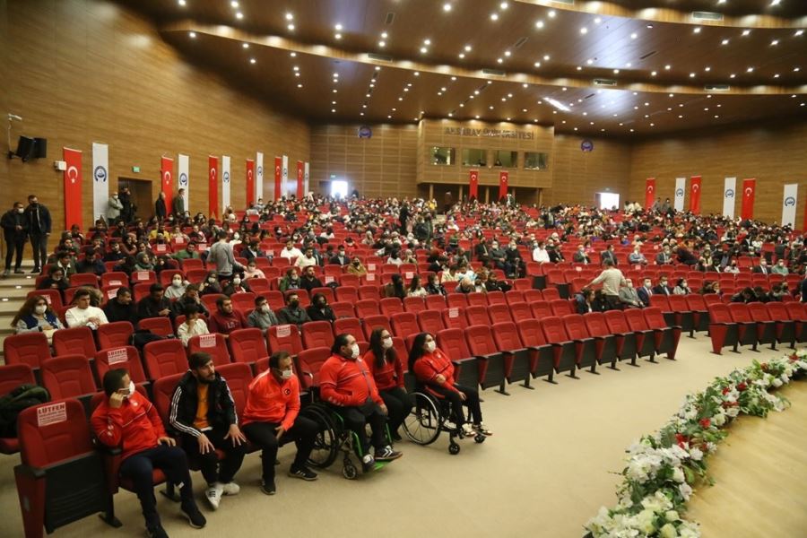 ENGELSİZ KÜTÜPHANE BİREYLERİ EŞİTLİYOR