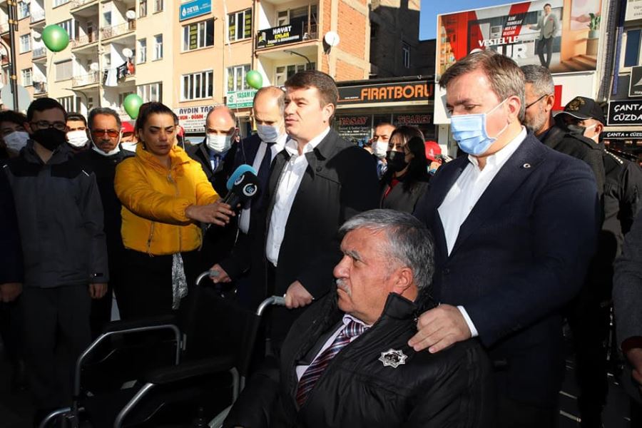 PROTOKOL ÜYELERİ ENGELLİ VE AİLELERİYLE BİRLİKTE FARKINDALIK YÜRÜYÜŞÜNE KATILDI
