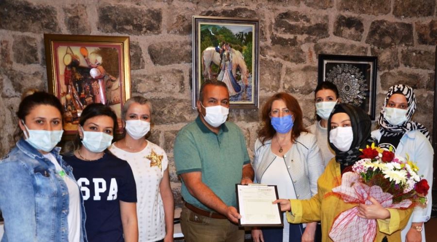 ATSO BAŞKANI GÖKTAŞ İLK İHRACATINI YAPAN KADIN KOOPERATİFİNİ ZİYARET ETTİ