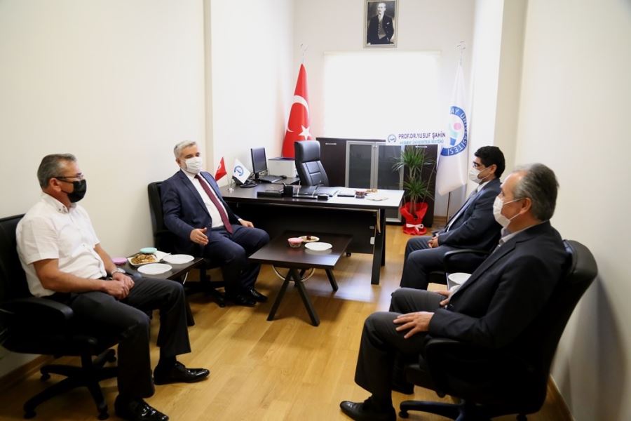 DİŞ HEKİMLİĞİ FAKÜLTESİ DEKANLIĞINA PROF. ÖZÜDOĞRU ATANDI