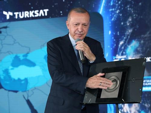 Cumhurbaşkanı Recep Tayyip Erdoğan, Ankara Gölbaşı TÜRKSAT Genel Müdürlüğü’nde, TÜRKSAT 5-A uydusunun hizmete alınması törenine katılarak, bir konuşma gerçekleştirdi.