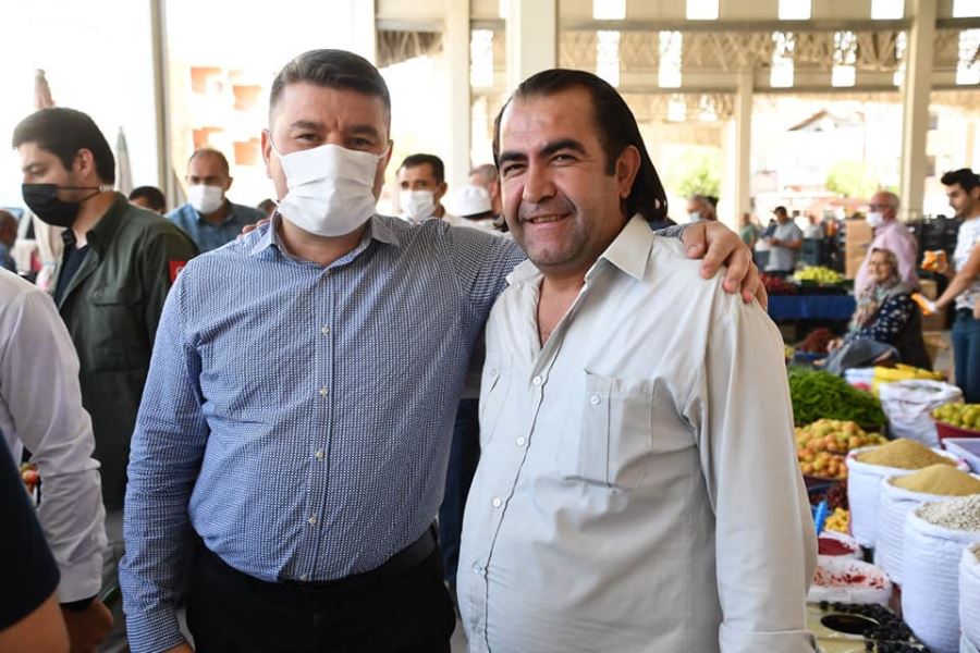 BAŞKAN DİNÇER PAZAR ESNAFI VE VATANDAŞLARLA BİRARAYA GELDİ