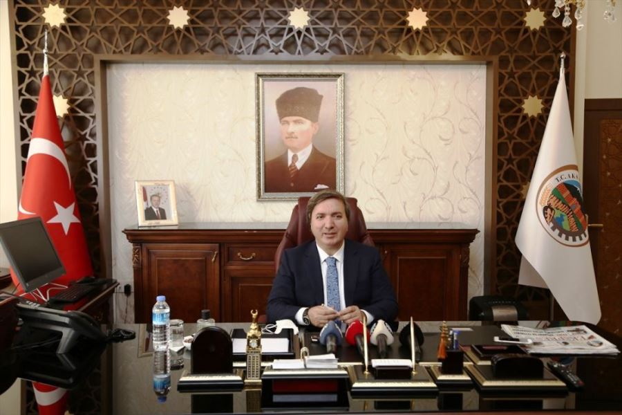 Vali Aydoğdu’dan sporculara jest.