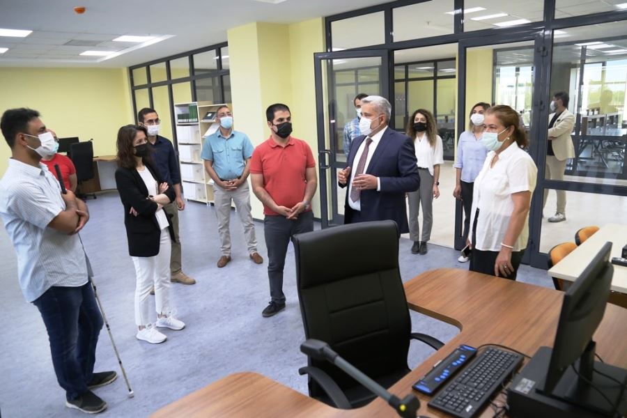 ENGELSİZ KÜTÜPHANE TEKNOLOJİK ALTYAPISIYLA DİKKAT ÇEKİYOR