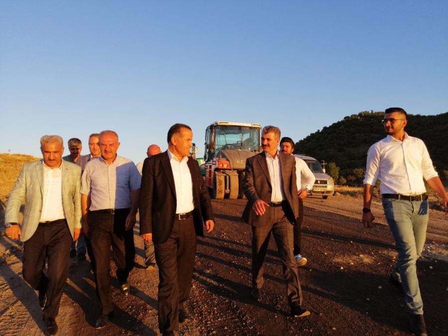 “3 YIL İÇERİSİNDE TÜM KÖYLERİN YOLUNU BİTİRECEĞİZ”