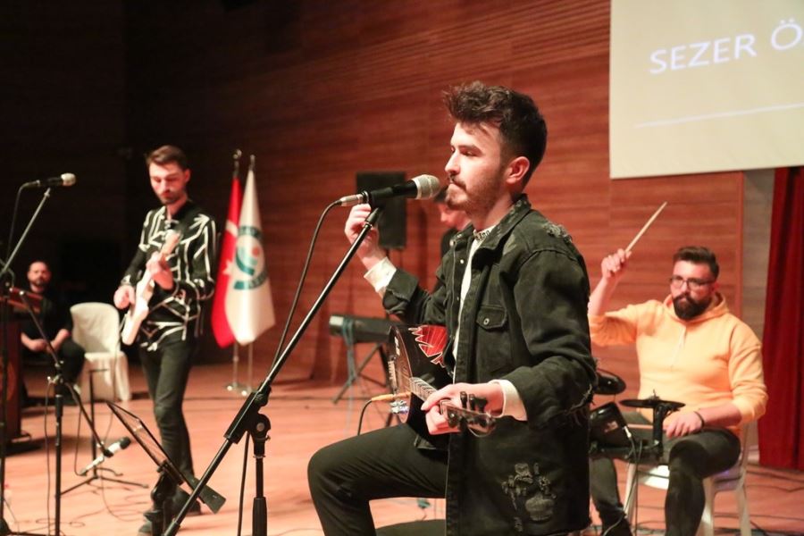 FİNAL SINAVLARI ÖNCESİ MORAL KONSERİ DÜZENLENDİ
