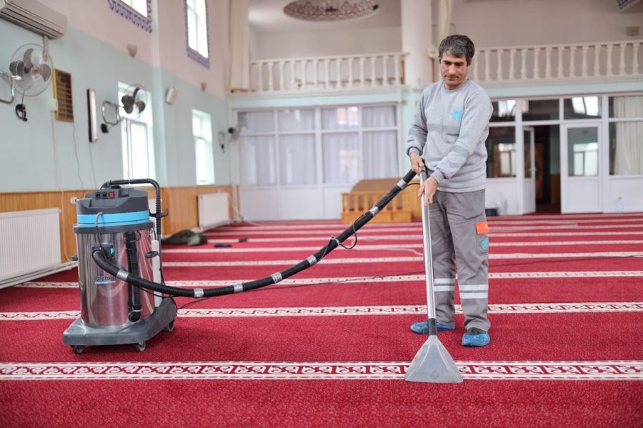 AKSARAY BELEDİYESİ CAMİLERİN TEMİZLİĞİNE DEVAM EDİYOR.