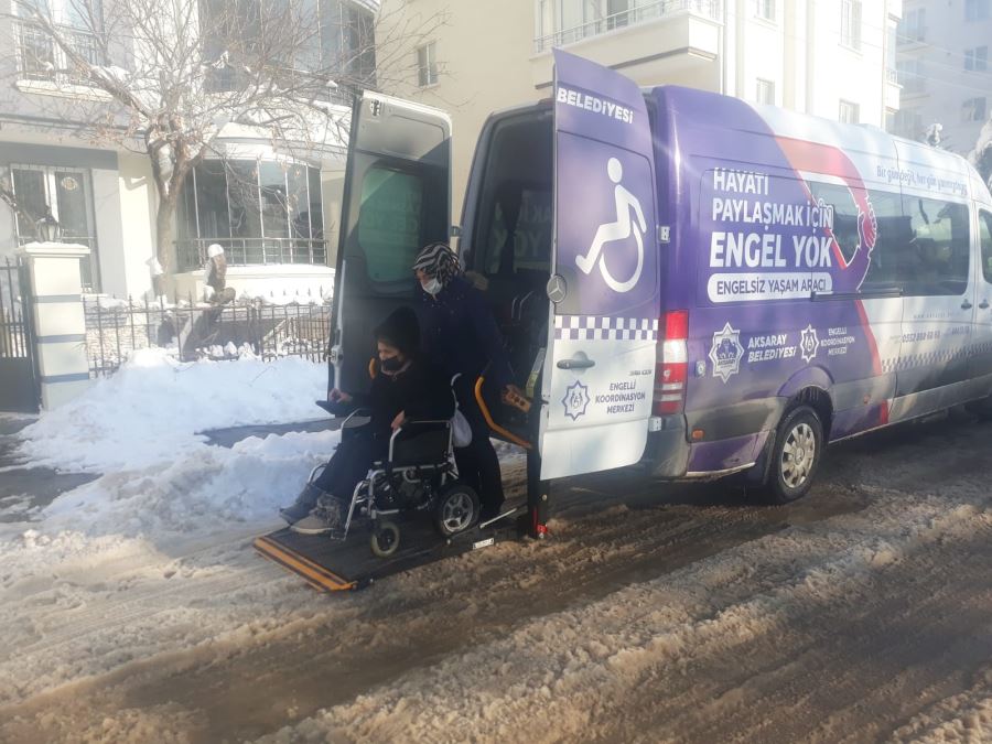 AKSARAY BELEDİYESİ SOĞUK ÇETİN KIŞ ŞARTLARINDA SOSYAL YARDIMLARINI SÜRDÜRÜYOR