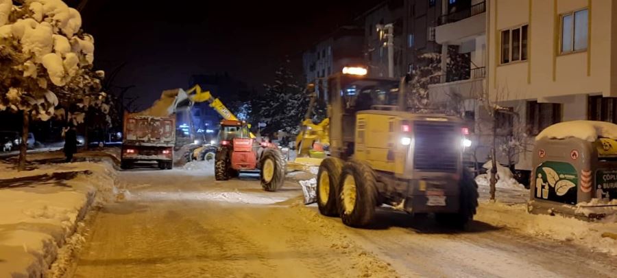 BAŞKAN DİNÇER, “KARLA MÜCADELE ÇALIŞMALARIMIZ -19 DERECE SOĞUĞA RAĞMEN ARALIKSIZ DEVAM EDİYOR”