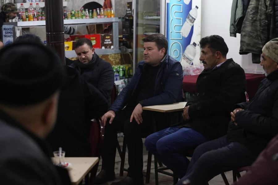  BAŞKAN DİNÇER KURTULUŞ MAHALLESİ SAKİNLERİ İLE KIRAATHANEDE BİRARAYA GELDİ