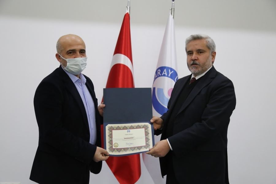 BAŞARI GÖSTEREN AKADEMİSYENLER BELGELERİNİ ALDI