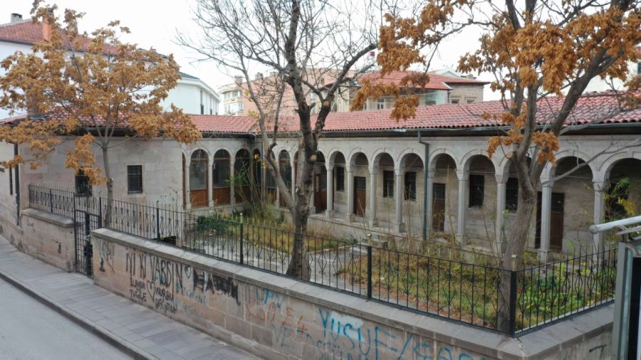 BAŞKAN DİNÇER, “ECDAT YADİGÂRI TARİHİ ESERLERİMİZE SAHİP ÇIKIYORUZ”