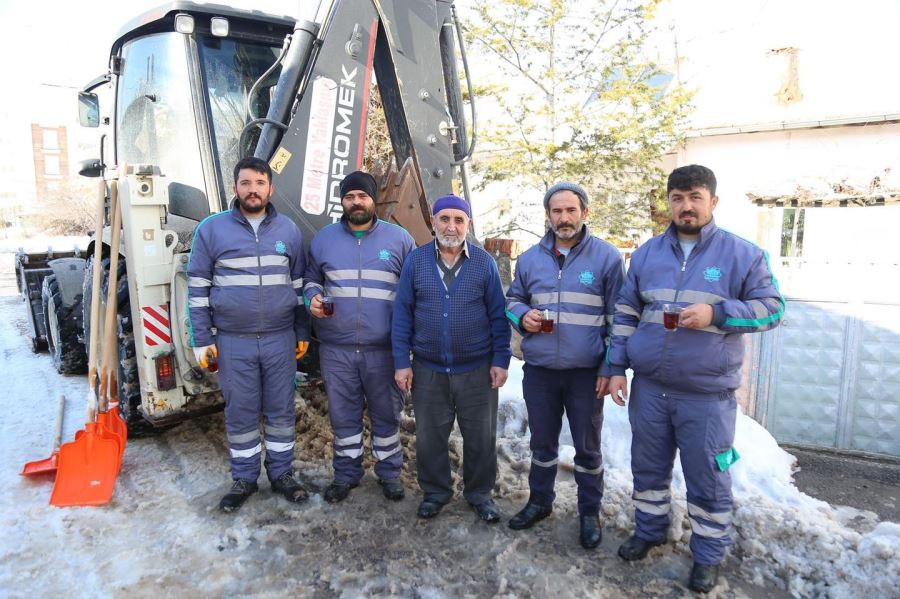 BELEDİYE EKİPLERİ AHMET AMCANIN TALEBİNE DUYARSIZ KALMADI