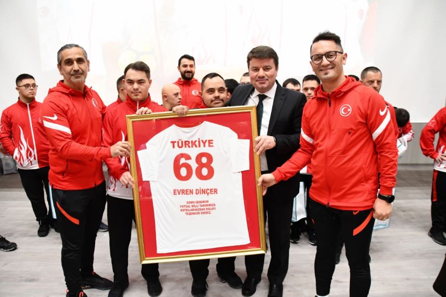 MİLLİ SPORCULAR AKSARAY BELEDİYE MECLİSİNE KONUK OLDULAR