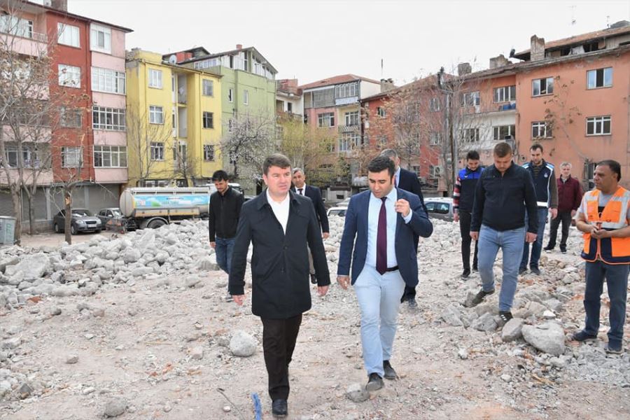 BAŞKAN DİNÇER; “TÜM PROJELERİMİZDE OLDUĞU GİBİ KENTSEL DÖNÜŞÜM PROJEMİZİNDE TAKİPÇİSİYİZ”