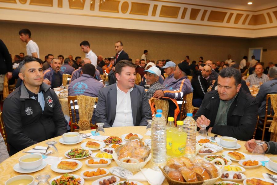 BAŞKAN DİNÇER “BELEDİYE HİZMETİ KESİNTİYE UĞRAMAZ, FEDAKÂRLIK İSTER”