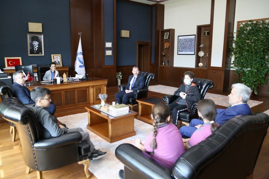 EGEMENLİĞİN 102’İNCİ YILINI GURURLA VE COŞKUYLA KUTLUYORUZ