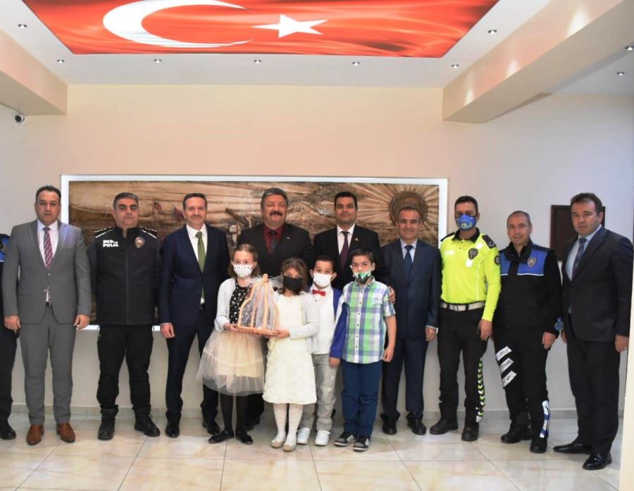 Selçuk İlkokulu Öğrencileri Aksaray Emniyet Müdürü Murat KOLCU yu ziyaret ettiler.