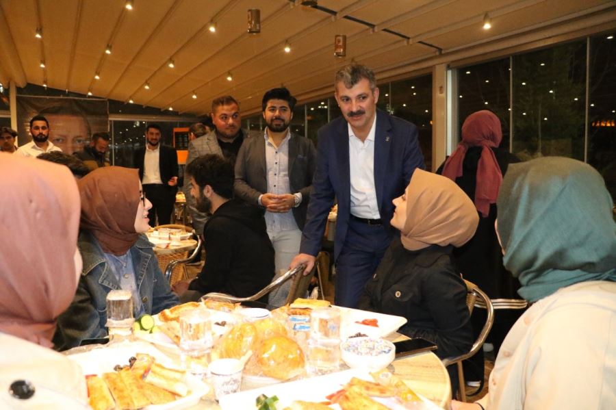 AK GENÇLER SAHURDA BULUŞTU