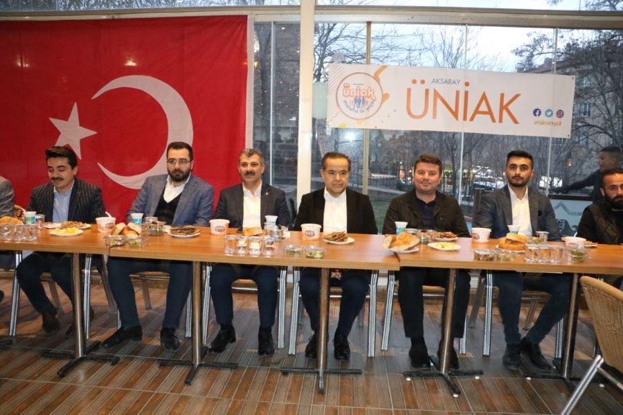 GENÇLER İFTARDA BULUŞTU