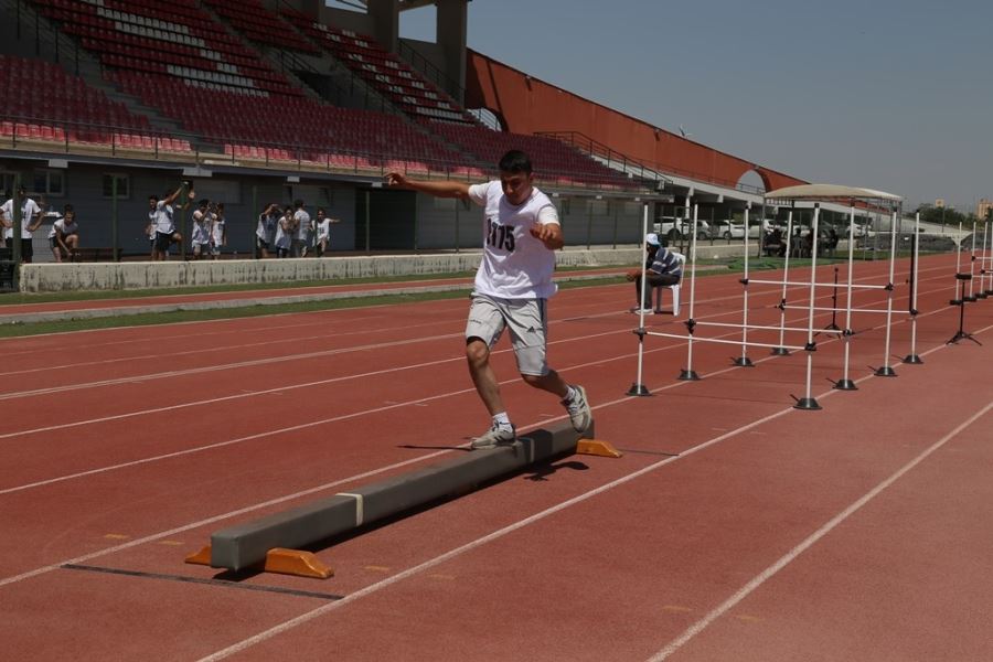 ADAYLAR, 45 METRELİK PARKURDA ASÜ’LÜ OLMAK İÇİN TER DÖKÜYOR