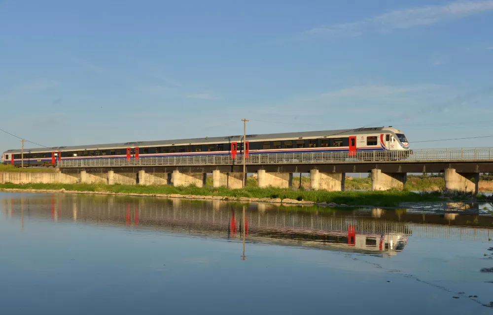 GÖLLER EKSPRESİ’ İZMİR İLE ISPARTA ARASINDA GÜNDÜZ SEFERLERİNE BAŞLIYOR