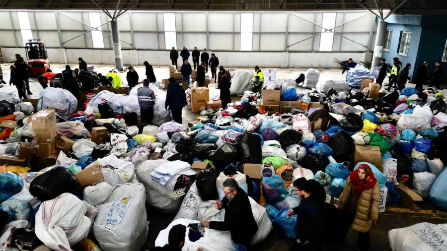 AKSARAY BELEDİYESİ DEPREMZEDELERE 152 TIR VE 117 KAMYON İLE YARDIM ULAŞTIRDI