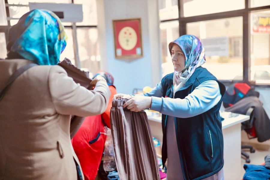 SOSYAL MAĞAZA DEPREMZEDELERİN TÜM İHTİYAÇLARININ KARŞILANDIĞI MERKEZ HALİNE GELDİ