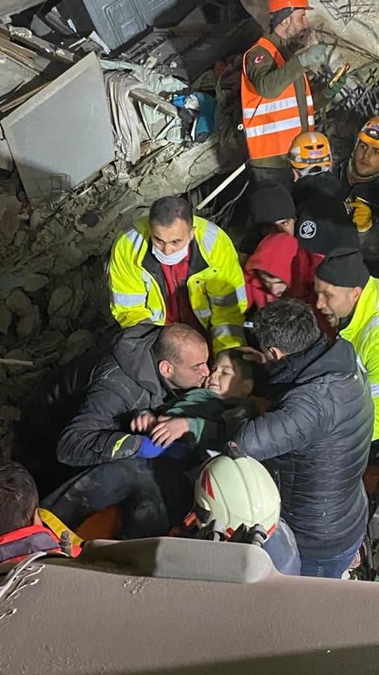 AKSARAY BELEDİYESİ DEPREM BÖLGESİNDE YARALARI SARIYOR