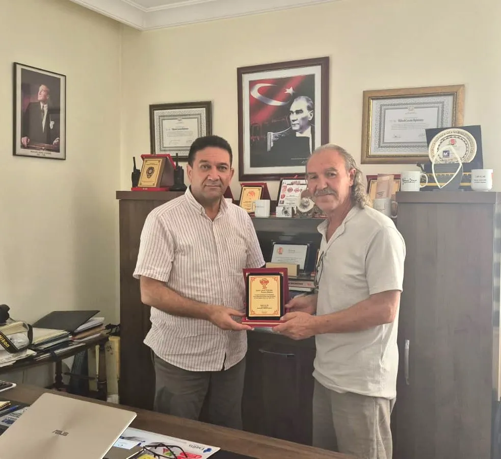 GAZETECİ ŞEREF YEŞİLDAL’DAN O.A.G.C. BAŞKANI CELİL ACAR’A KUTLAMA ZİYARETİ